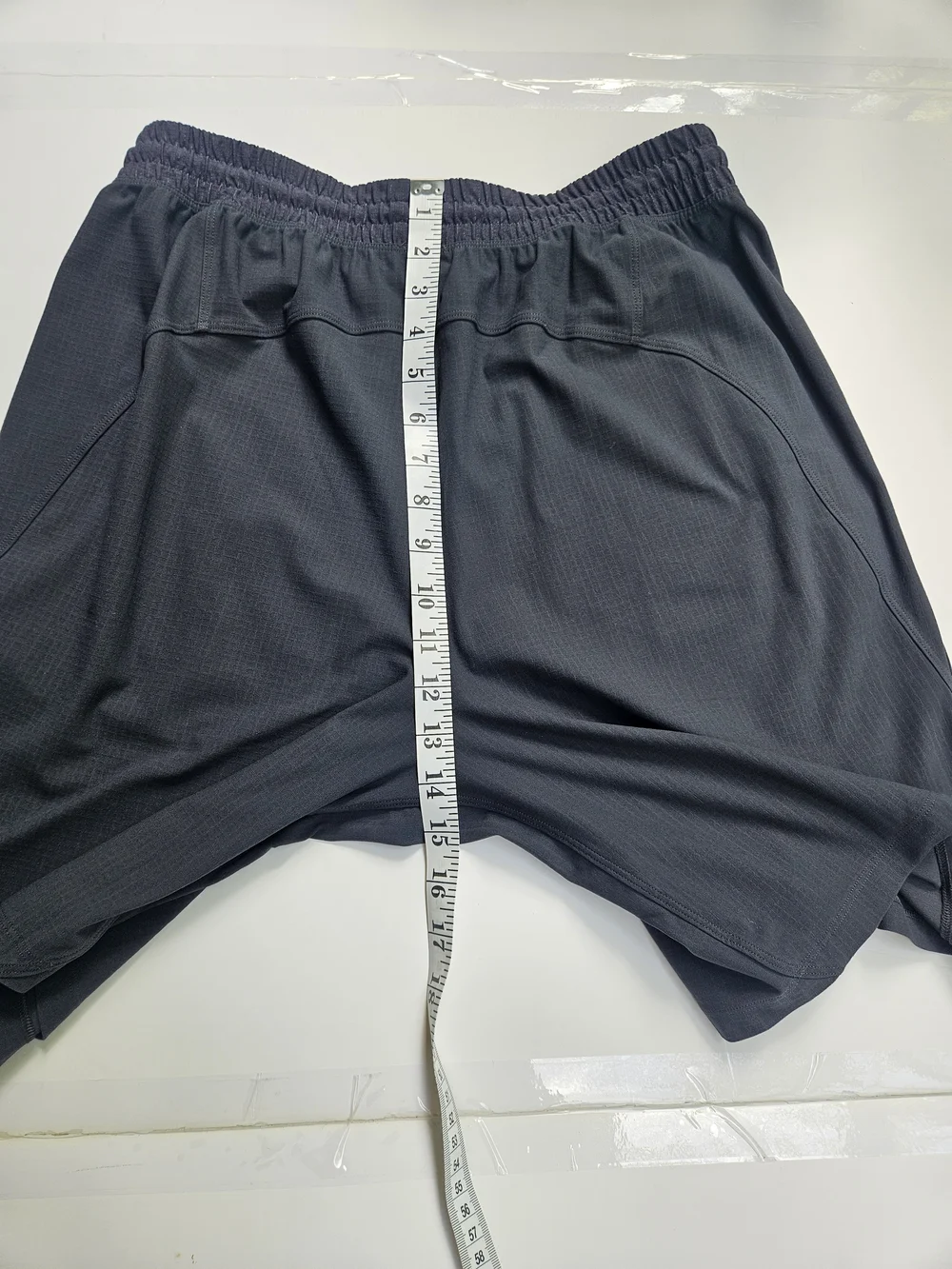 Lululemon Men's Black Textured Athletic Gym Running Shorts Size M Zip Pocket